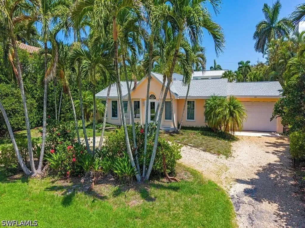 239 1st Avenue S Naples FL 34102