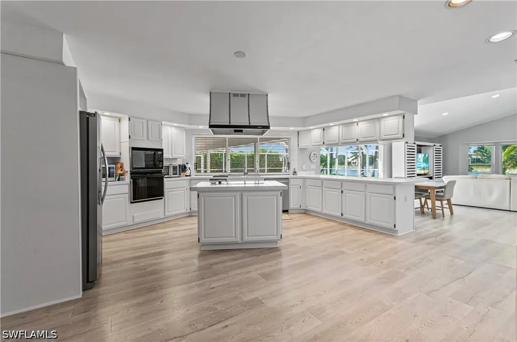 559 Henley Drive Naples FL 34104