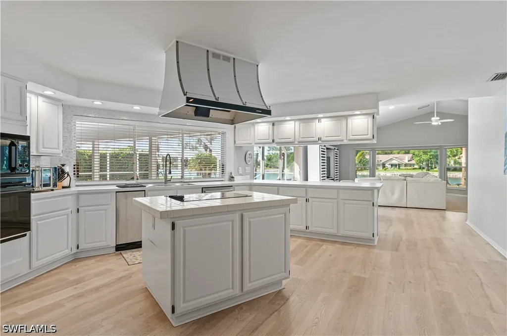 559 Henley Drive Naples FL 34104