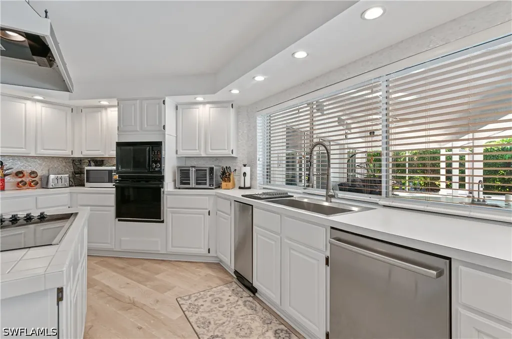 559 Henley Drive Naples FL 34104