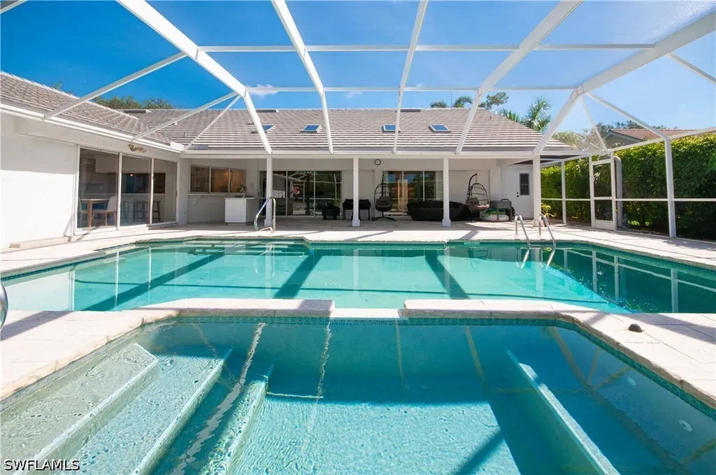 559 Henley Drive Naples FL 34104