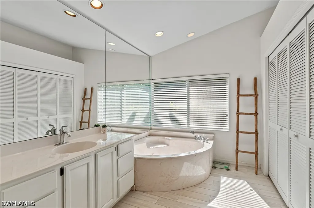 559 Henley Drive Naples FL 34104