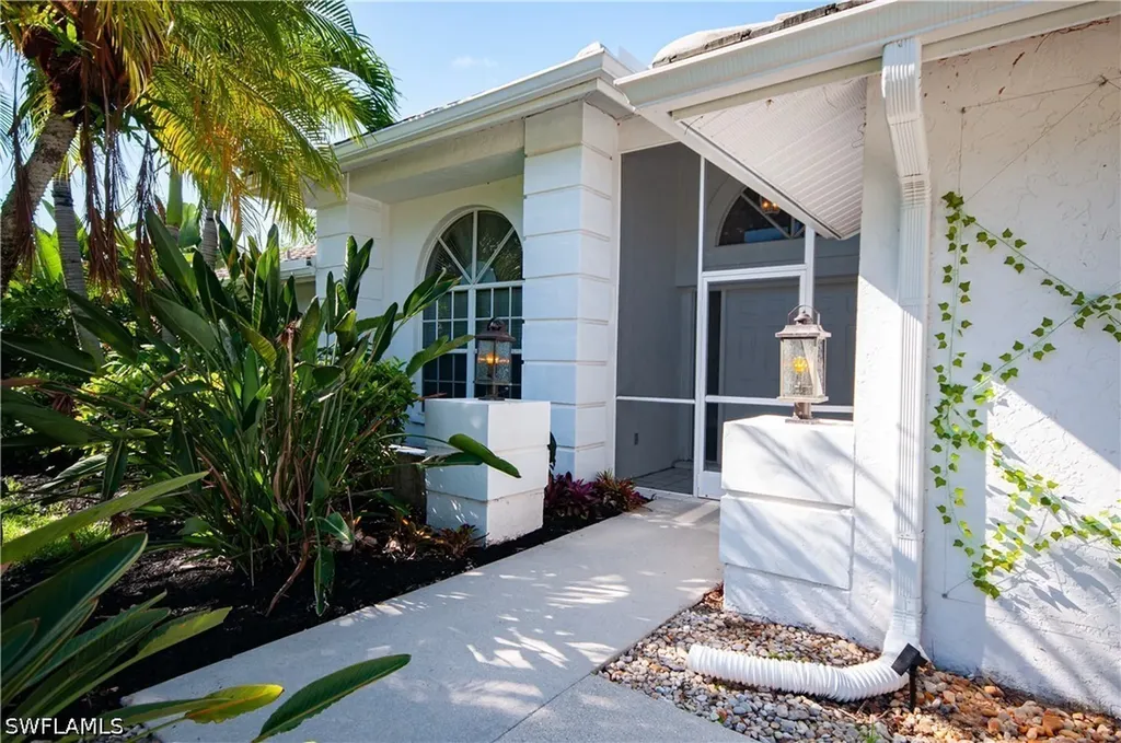 559 Henley Drive Naples FL 34104