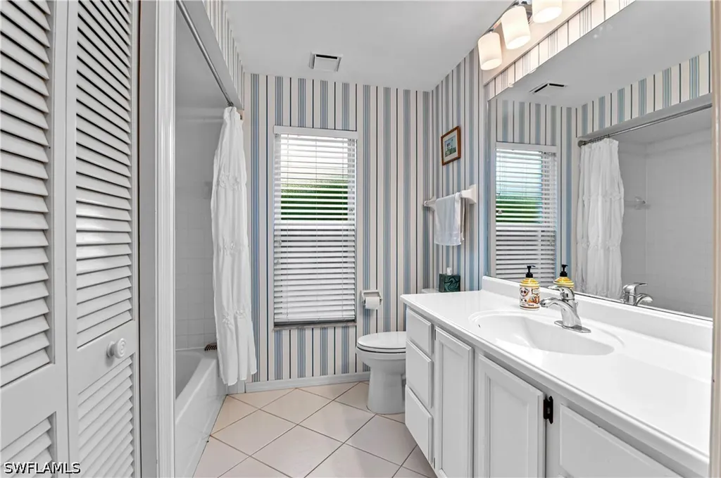 559 Henley Drive Naples FL 34104