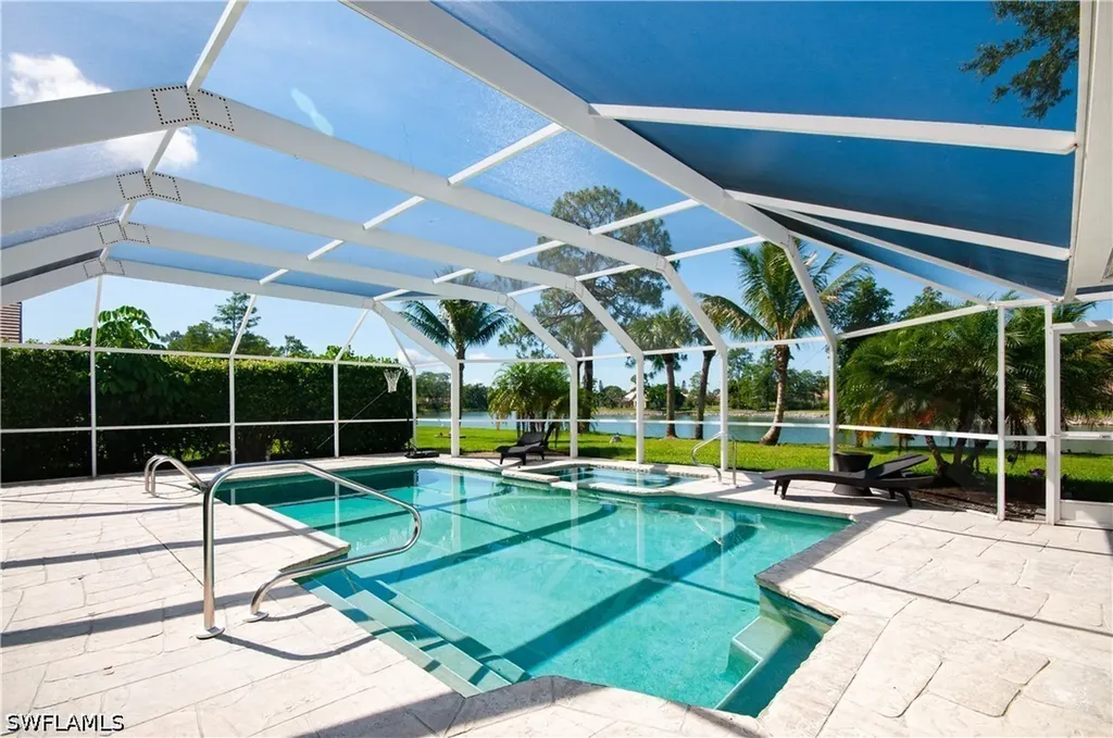 559 Henley Drive Naples FL 34104