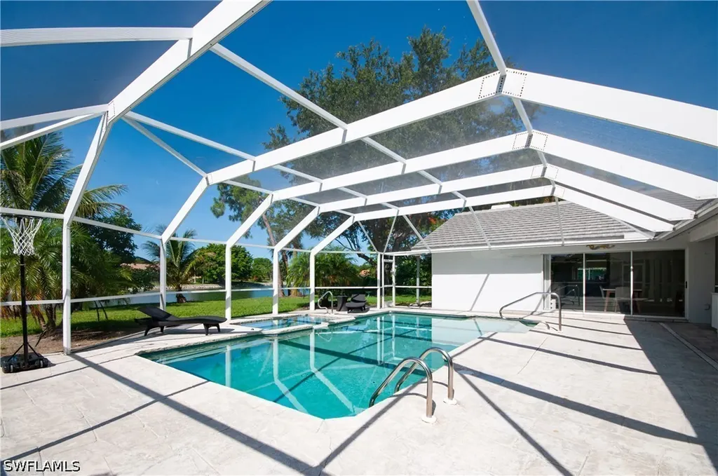 559 Henley Drive Naples FL 34104