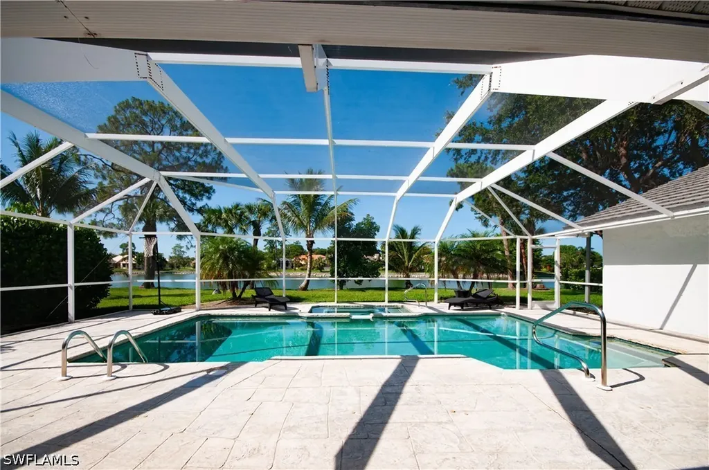 559 Henley Drive Naples FL 34104