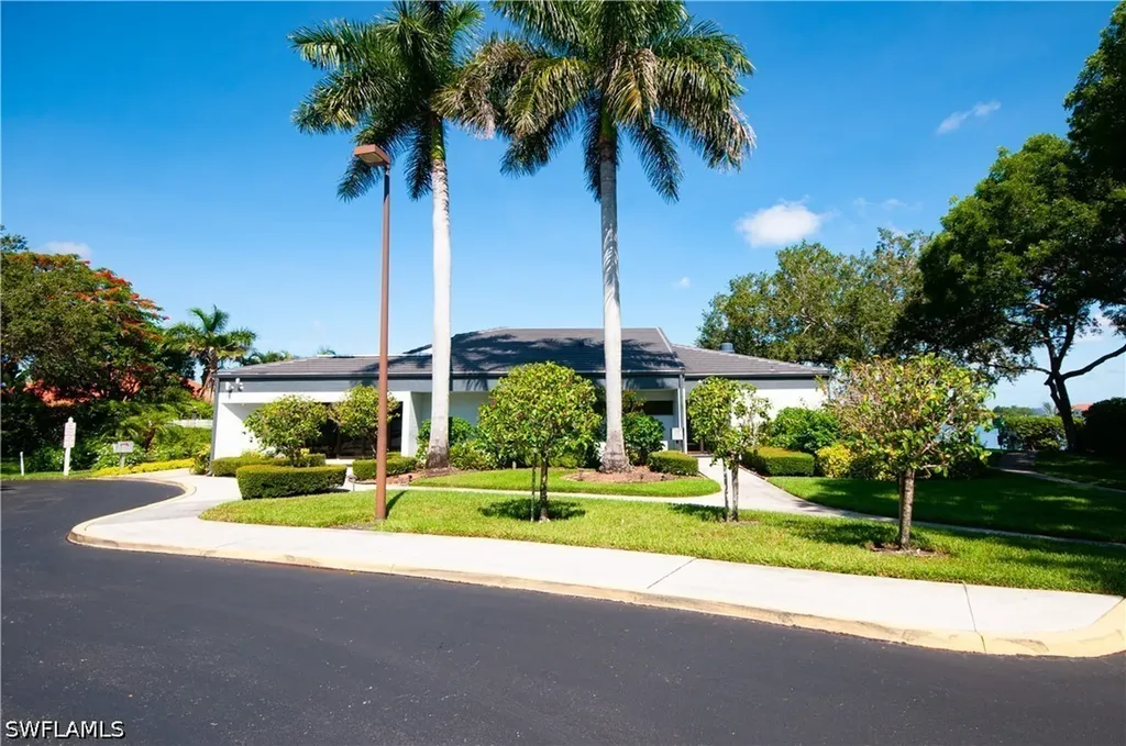559 Henley Drive Naples FL 34104