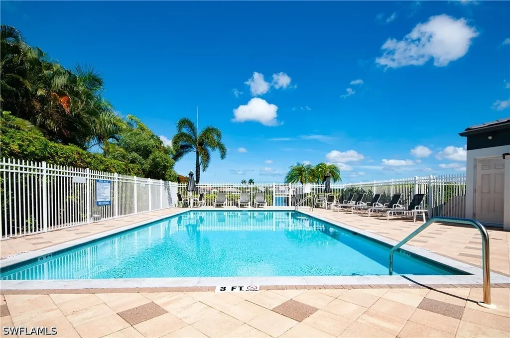 559 Henley Drive Naples FL 34104