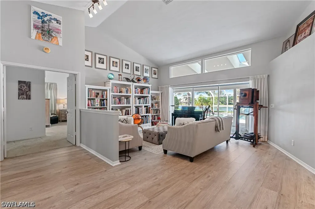 559 Henley Drive Naples FL 34104