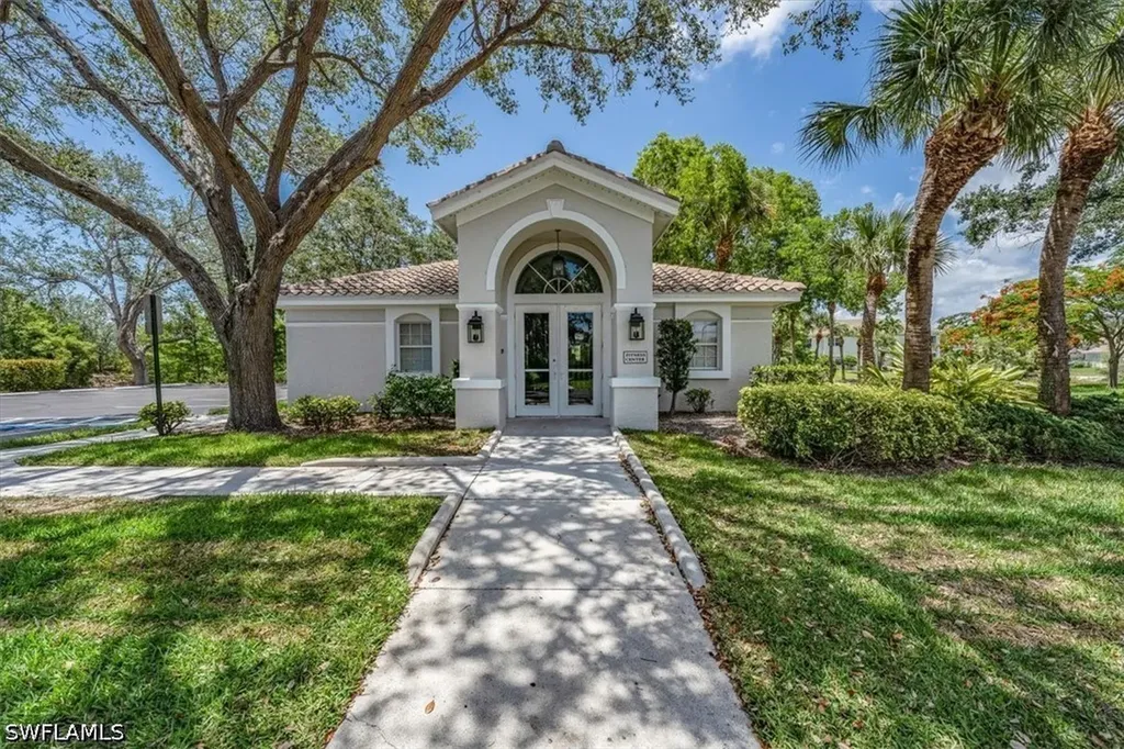 6914 Satinleaf Road N Naples FL 34109