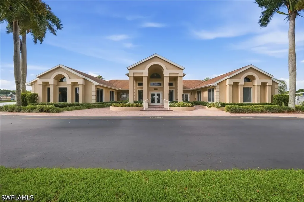 3320 W Crown Pointe Boulevard Naples FL 34112
