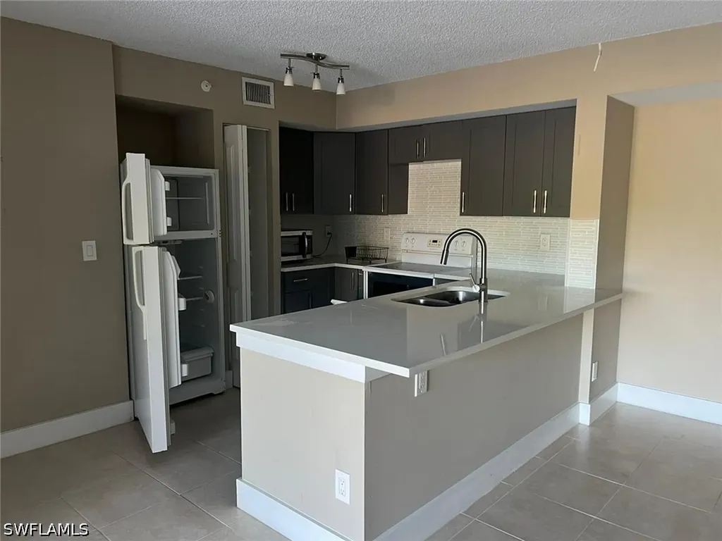 1205 Wildwood Lakes Boulevard Naples FL 34104