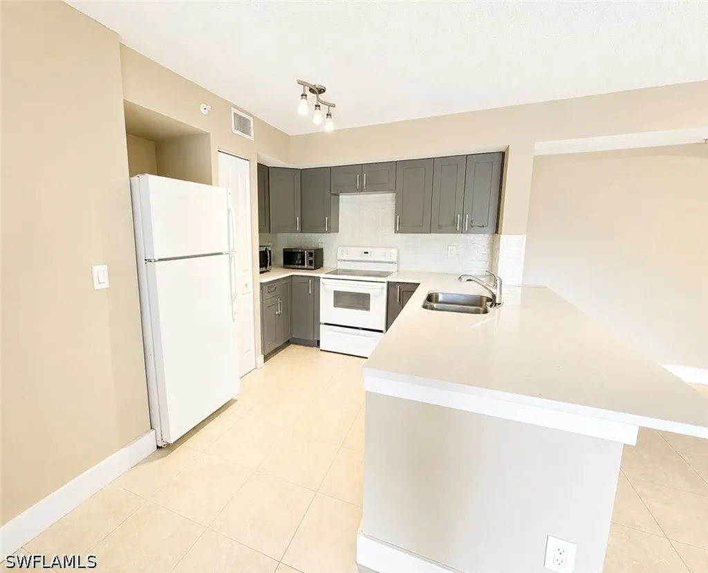 1205 Wildwood Lakes Boulevard Naples FL 34104