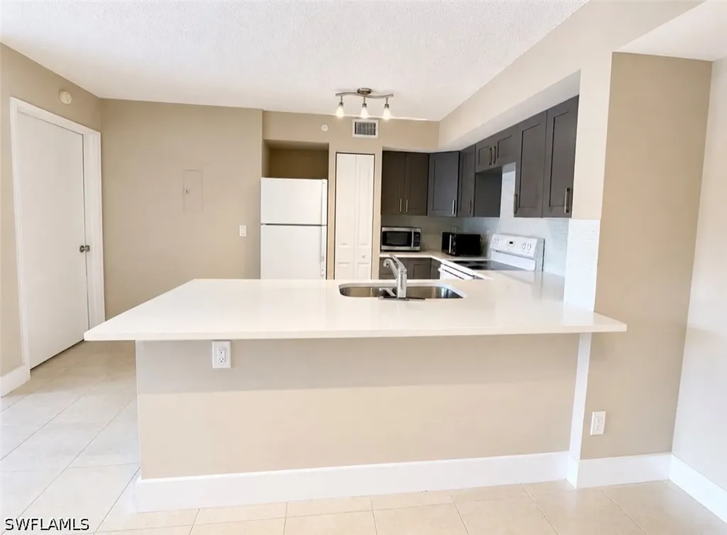 1205 Wildwood Lakes Boulevard Naples FL 34104