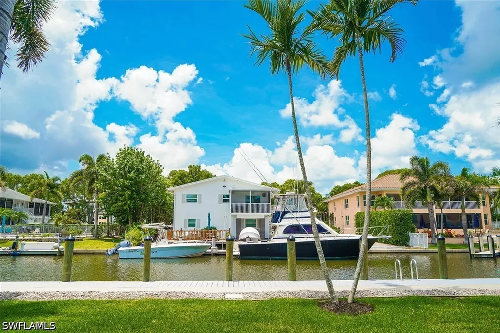 1686 Blue Point Avenue Naples FL 34102