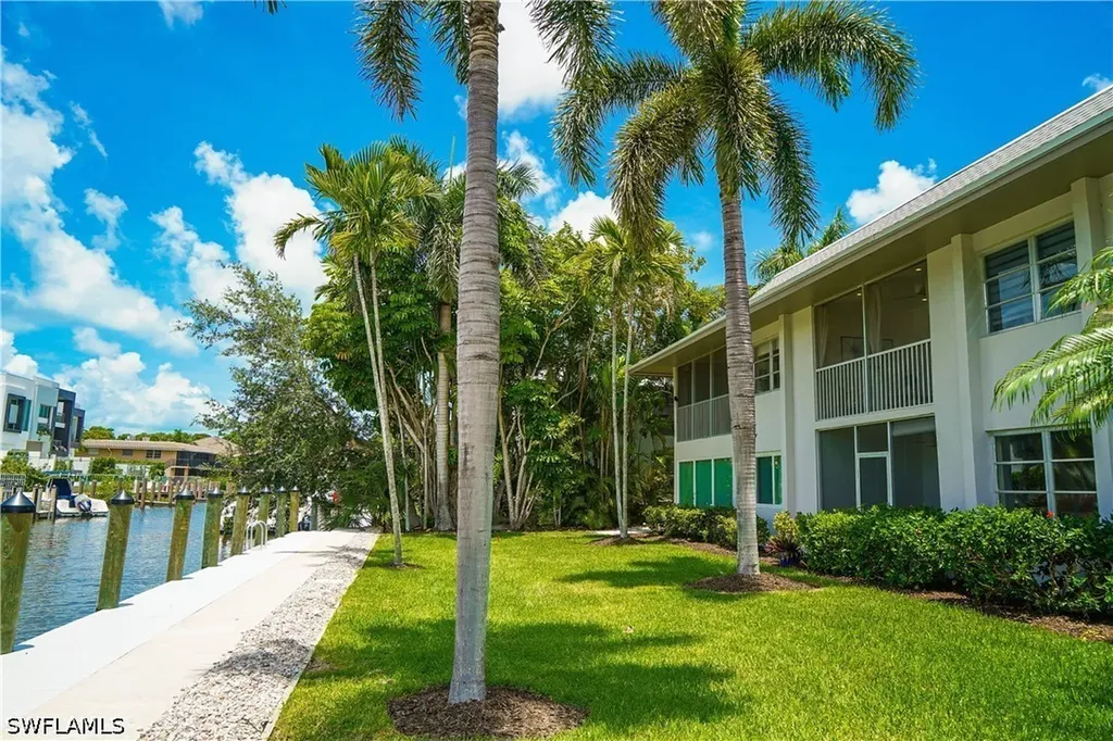 1686 Blue Point Avenue Naples FL 34102