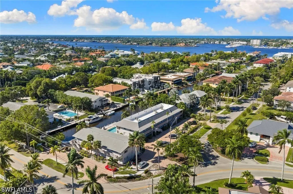 1686 Blue Point Avenue Naples FL 34102