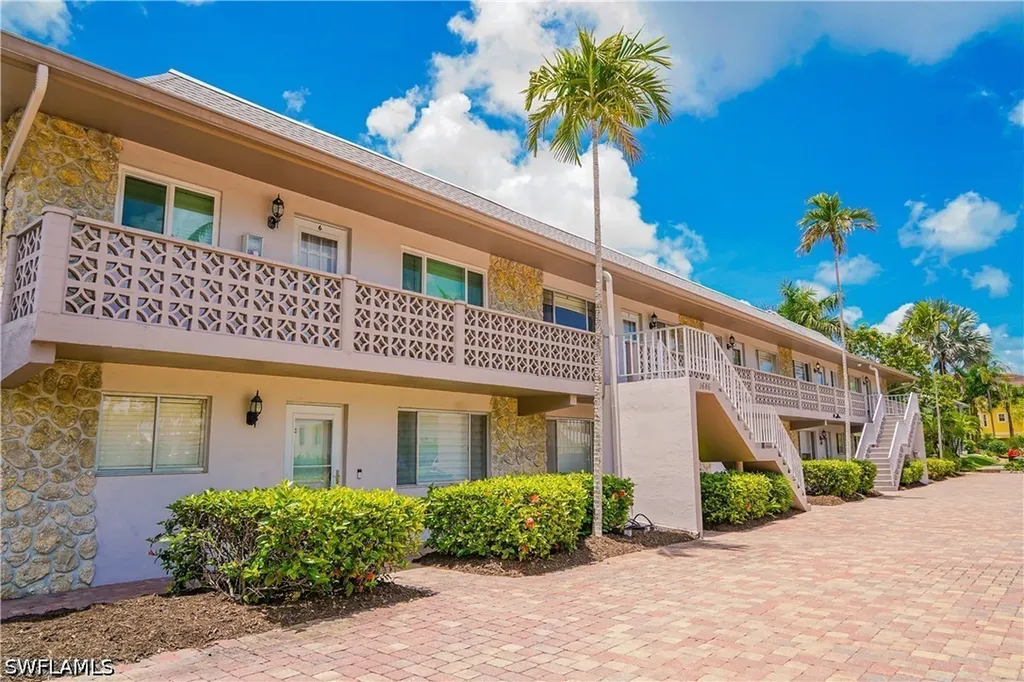 1686 Blue Point Avenue Naples FL 34102