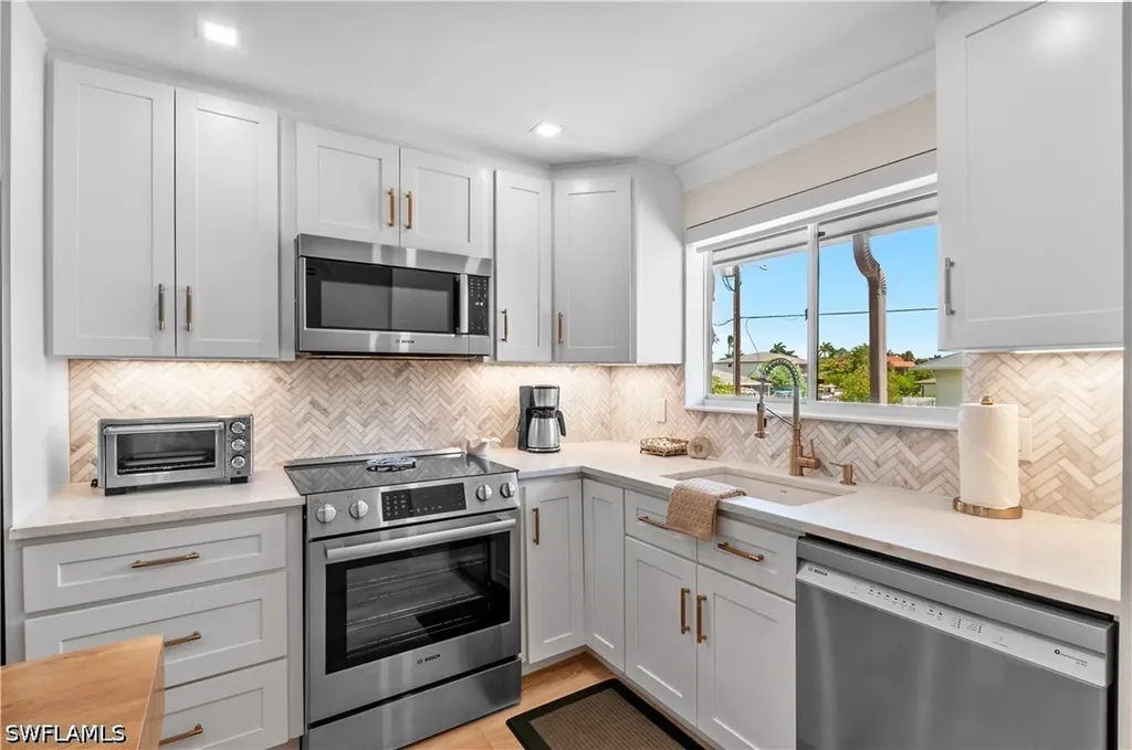 1686 Blue Point Avenue Naples FL 34102