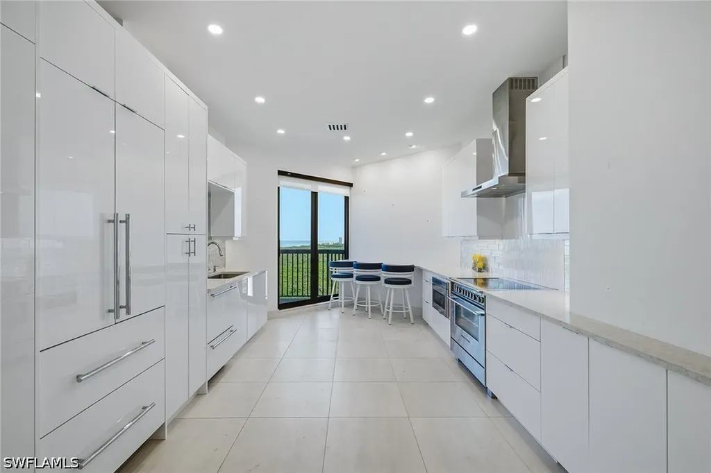 Naples FL, 6075 Pelican Bay Boulevard, Unit PHC