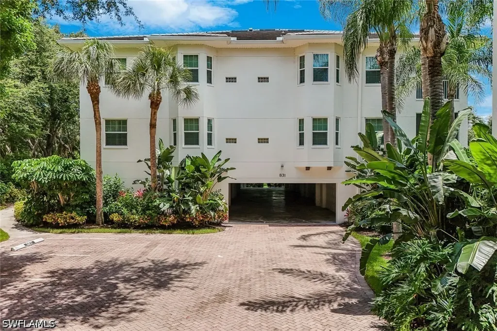831 Sailaway Lane Naples FL 34108