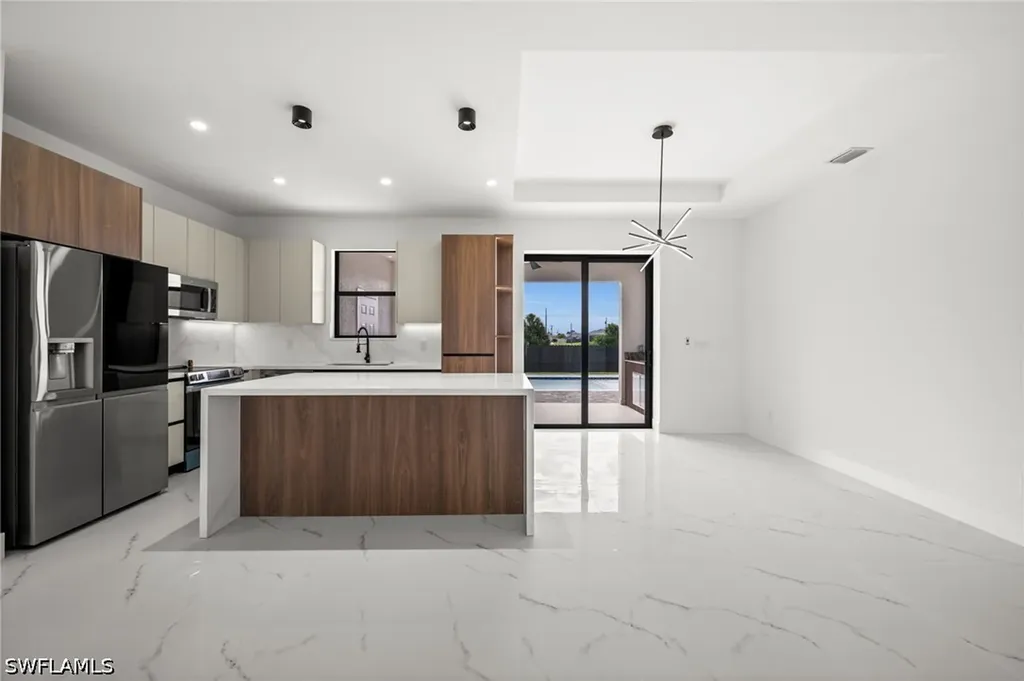 409 NW NW 25th Place Cape Coral FL 33993