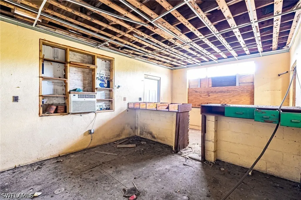 2111 Fowler Street Fort Myers FL 33901