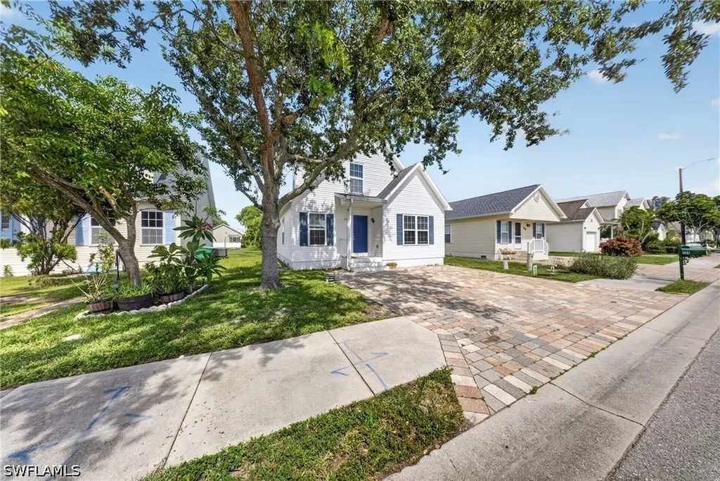 250 Leawood Circle Naples FL 34104