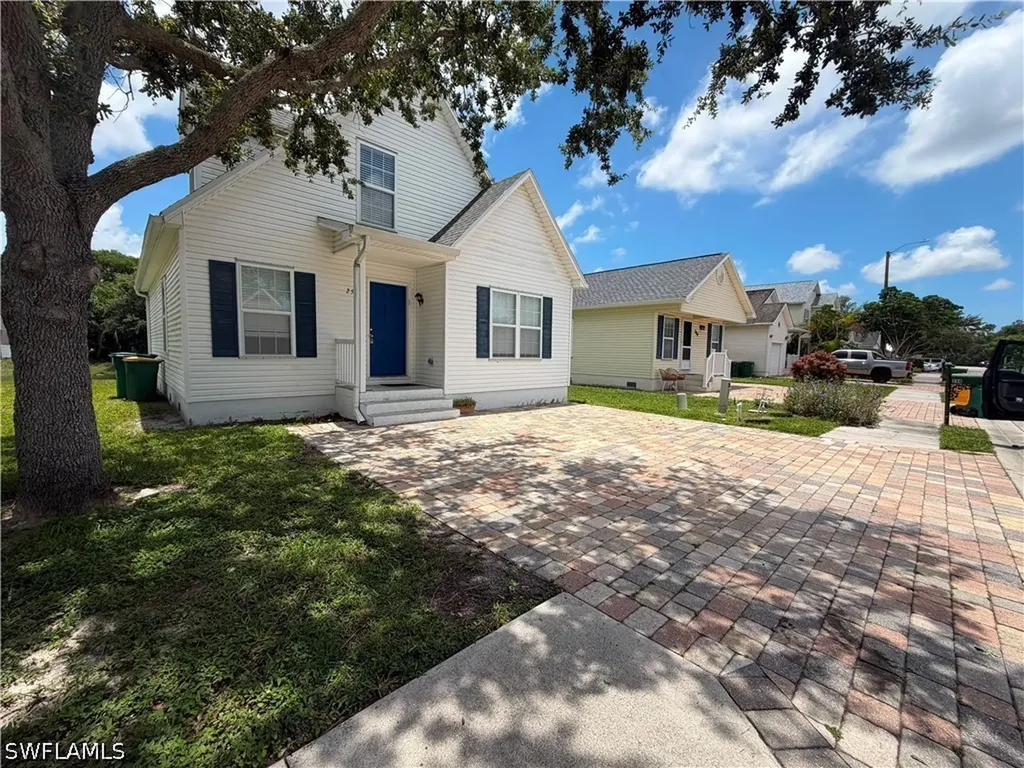 250 Leawood Circle Naples FL 34104