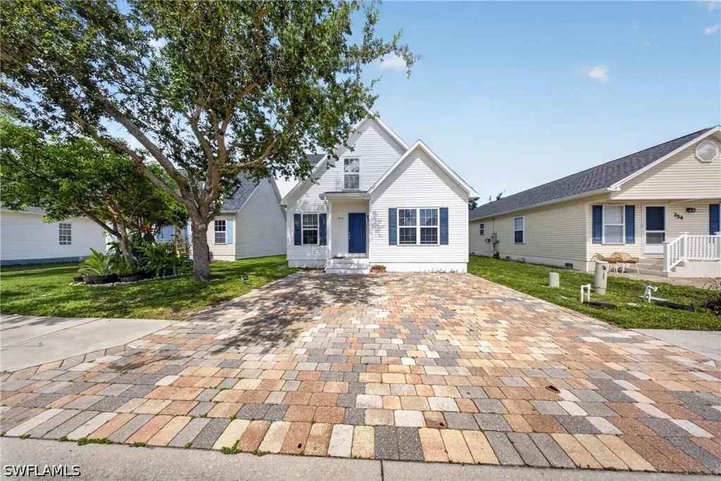250 Leawood Circle Naples FL 34104