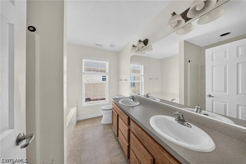 250 Leawood Circle Naples FL 34104