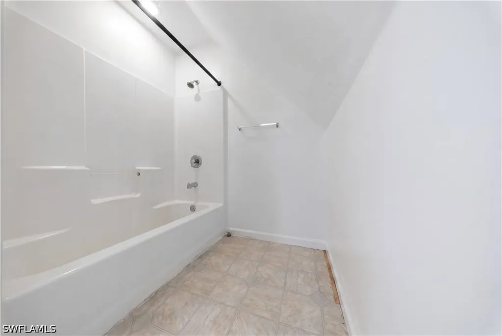 250 Leawood Circle Naples FL 34104