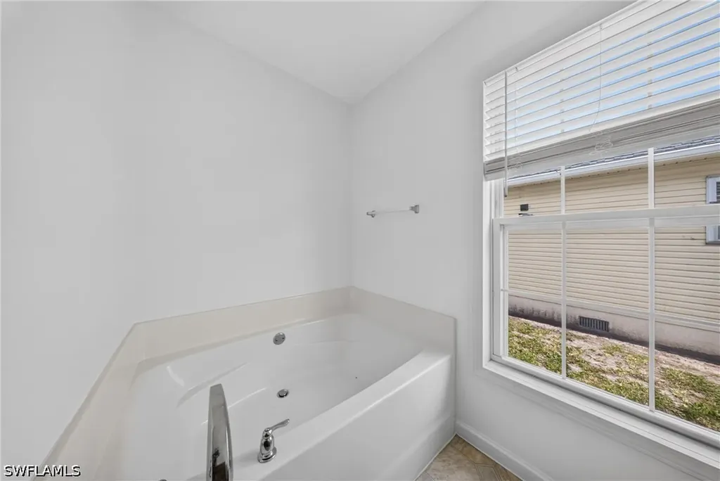 250 Leawood Circle Naples FL 34104