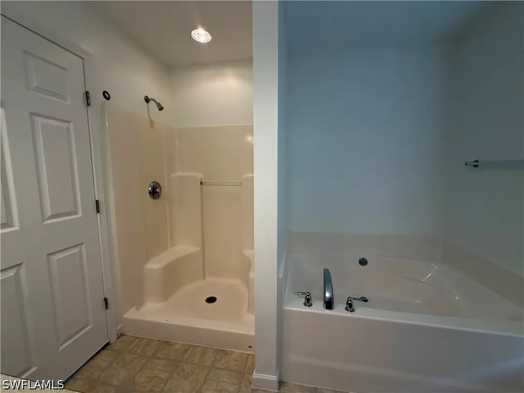 250 Leawood Circle Naples FL 34104