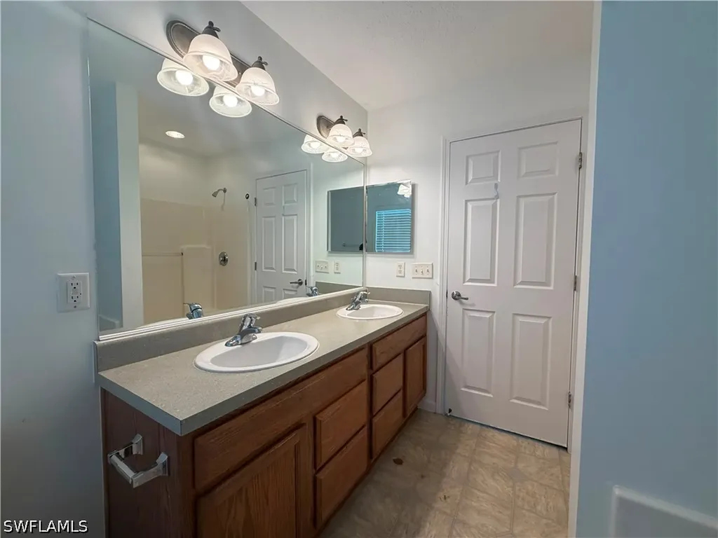 250 Leawood Circle Naples FL 34104