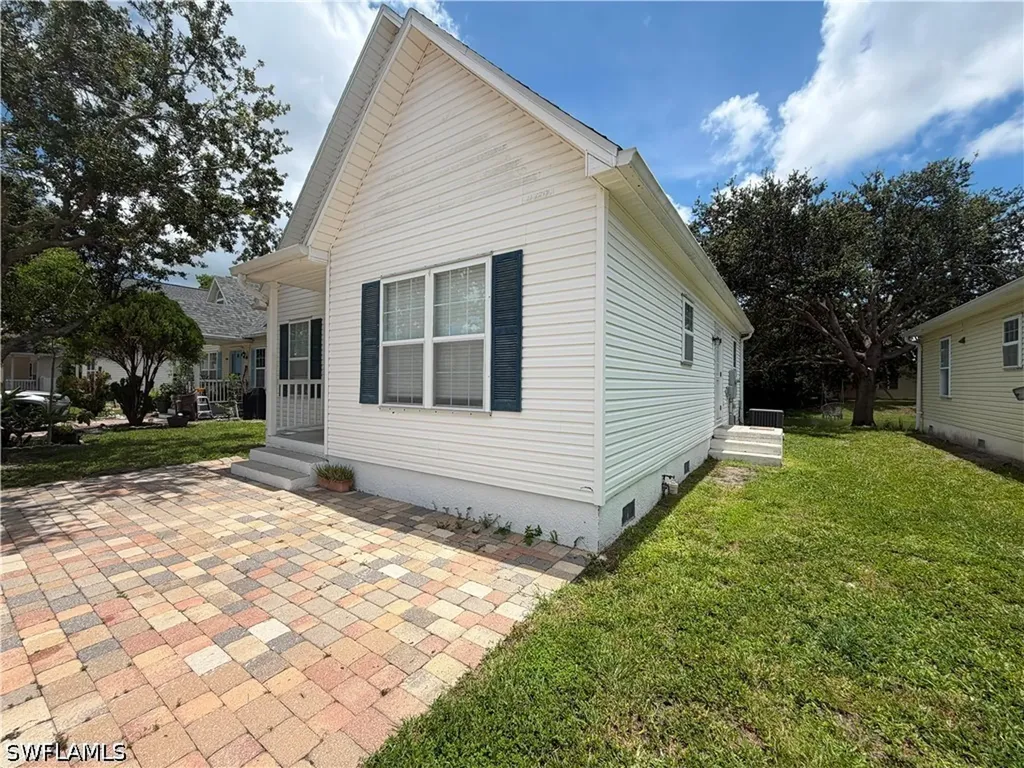 250 Leawood Circle Naples FL 34104