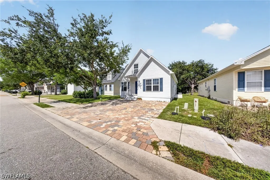 250 Leawood Circle Naples FL 34104