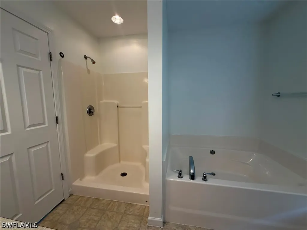 250 Leawood Circle Naples FL 34104