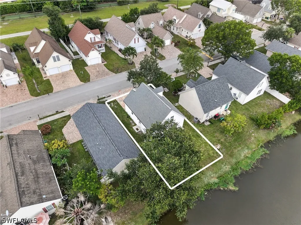 250 Leawood Circle Naples FL 34104