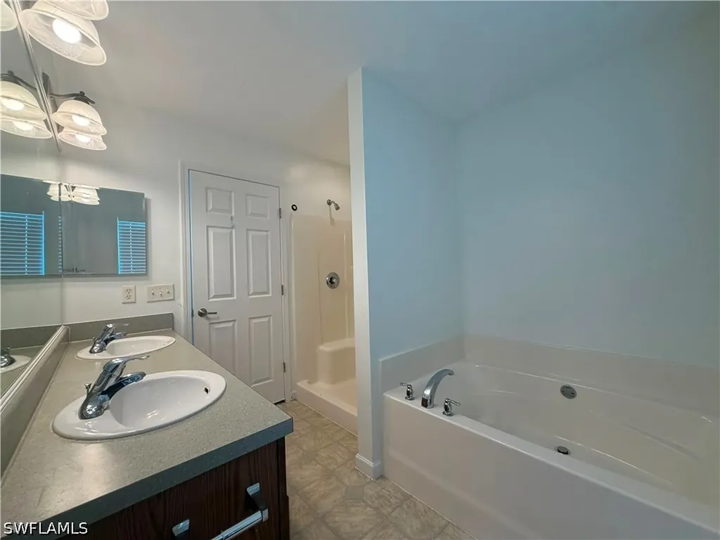 250 Leawood Circle Naples FL 34104