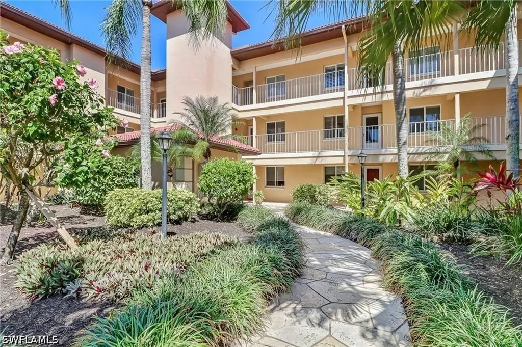 1025 Foxfire Lane Naples FL 34104