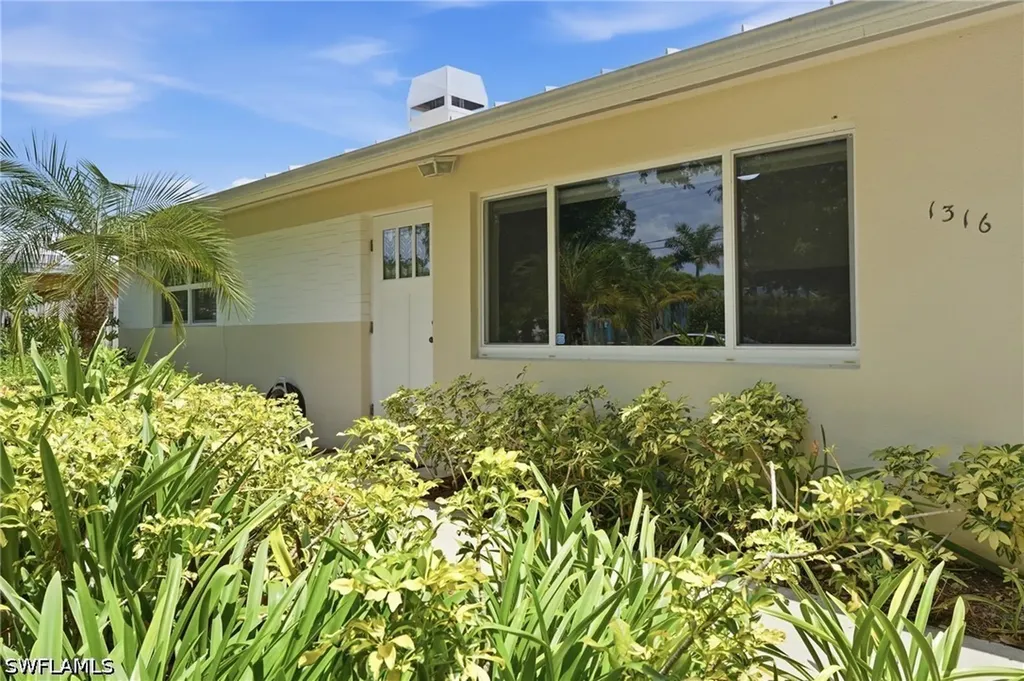 1316 Rordon Avenue Naples FL 34103