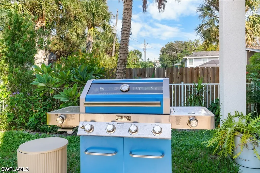719 Park Avenue Naples FL 34110
