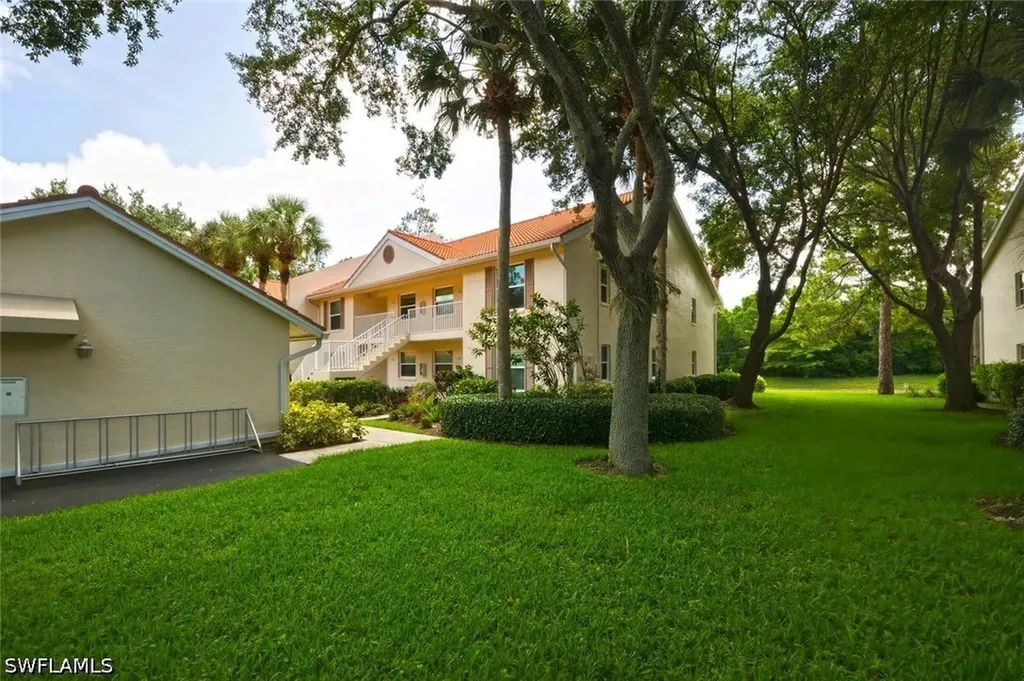 193 Robin Hood Circle Naples FL 34104