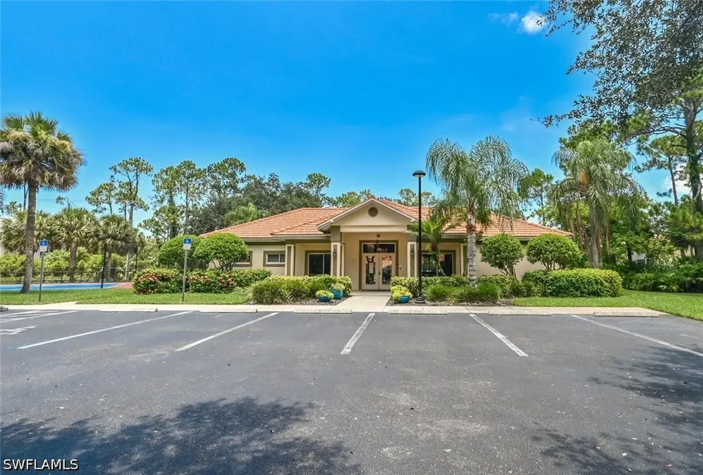 193 Robin Hood Circle Naples FL 34104
