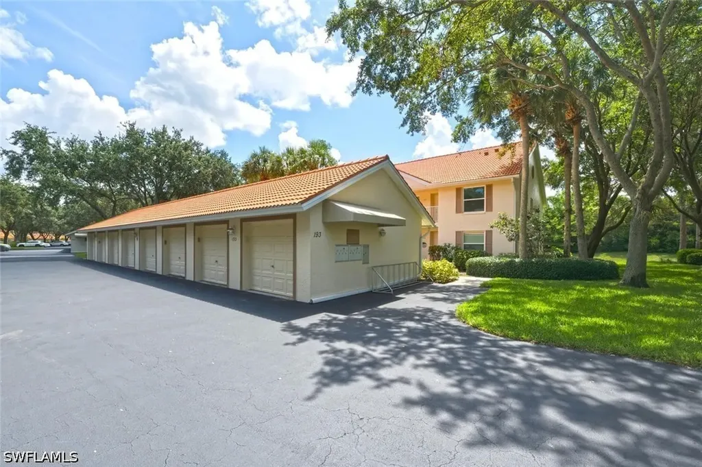 193 Robin Hood Circle Naples FL 34104