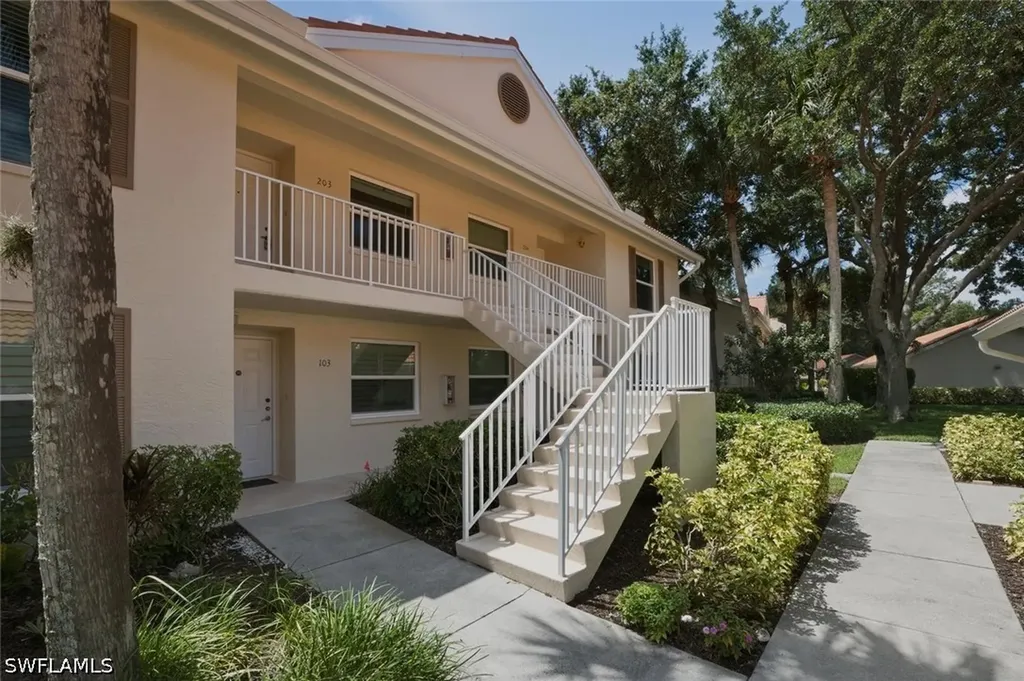 193 Robin Hood Circle Naples FL 34104