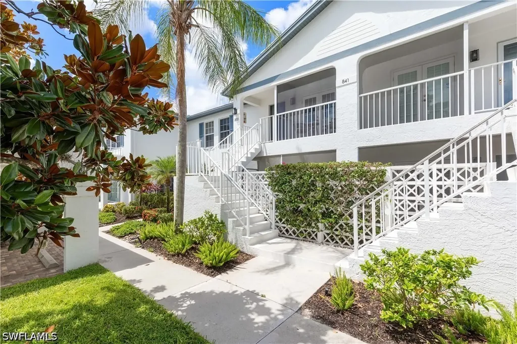 841 Tanbark Drive Naples FL 34108
