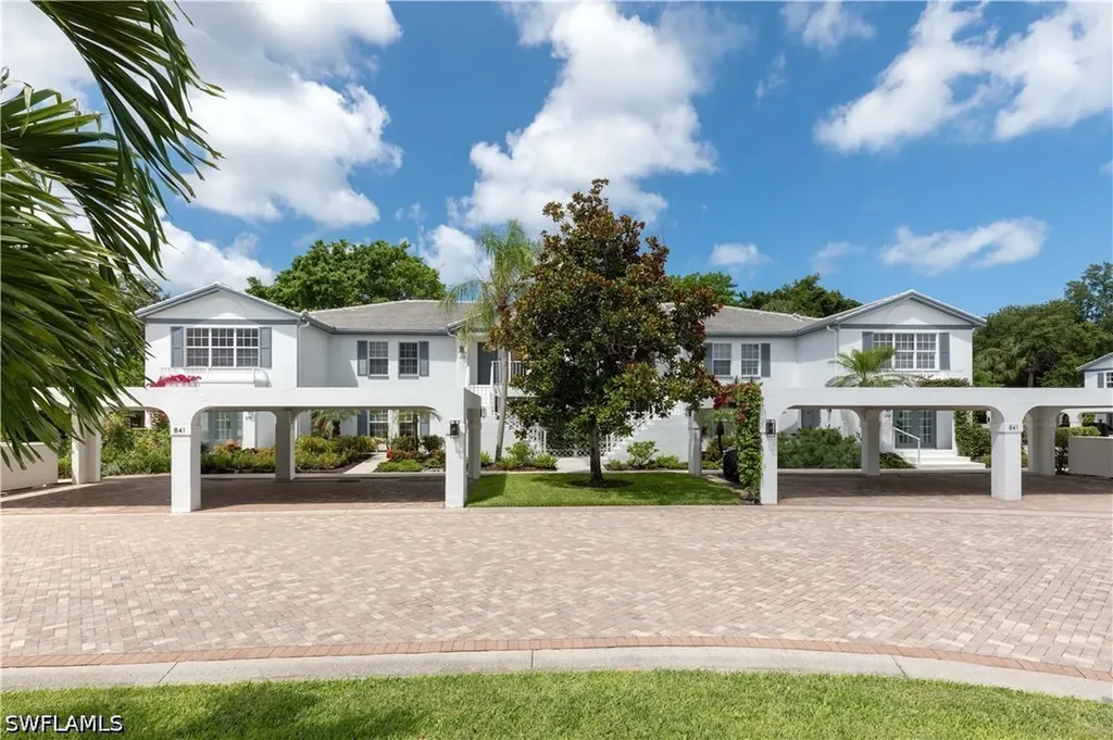 841 Tanbark Drive Naples FL 34108